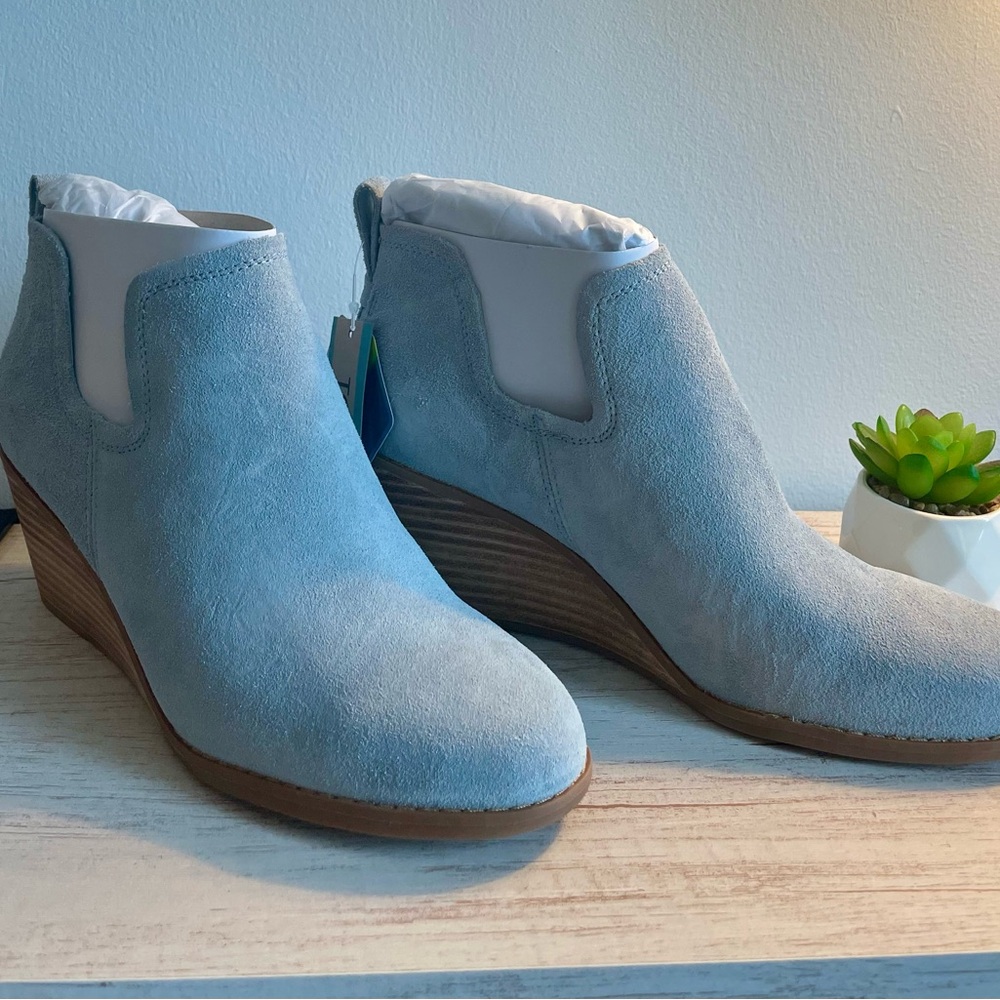 Toms Kallie Suede Wedges in Stone Grey (Light Blue) NWT